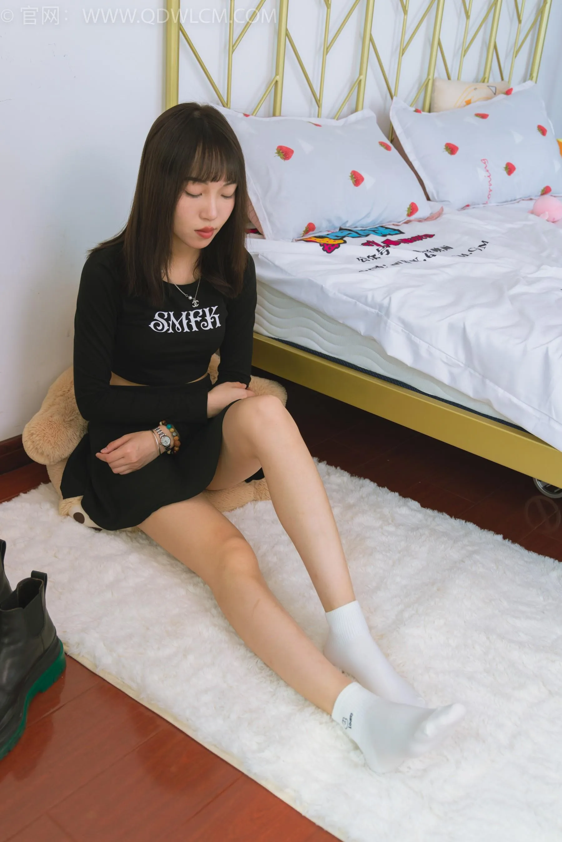 物恋传媒 NO.1532 琪琪-黑色的花 [151P]插图1
